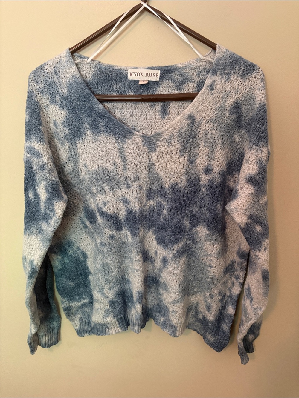 Knox Rose Blue Tie-Dye V-Neck Sweater
